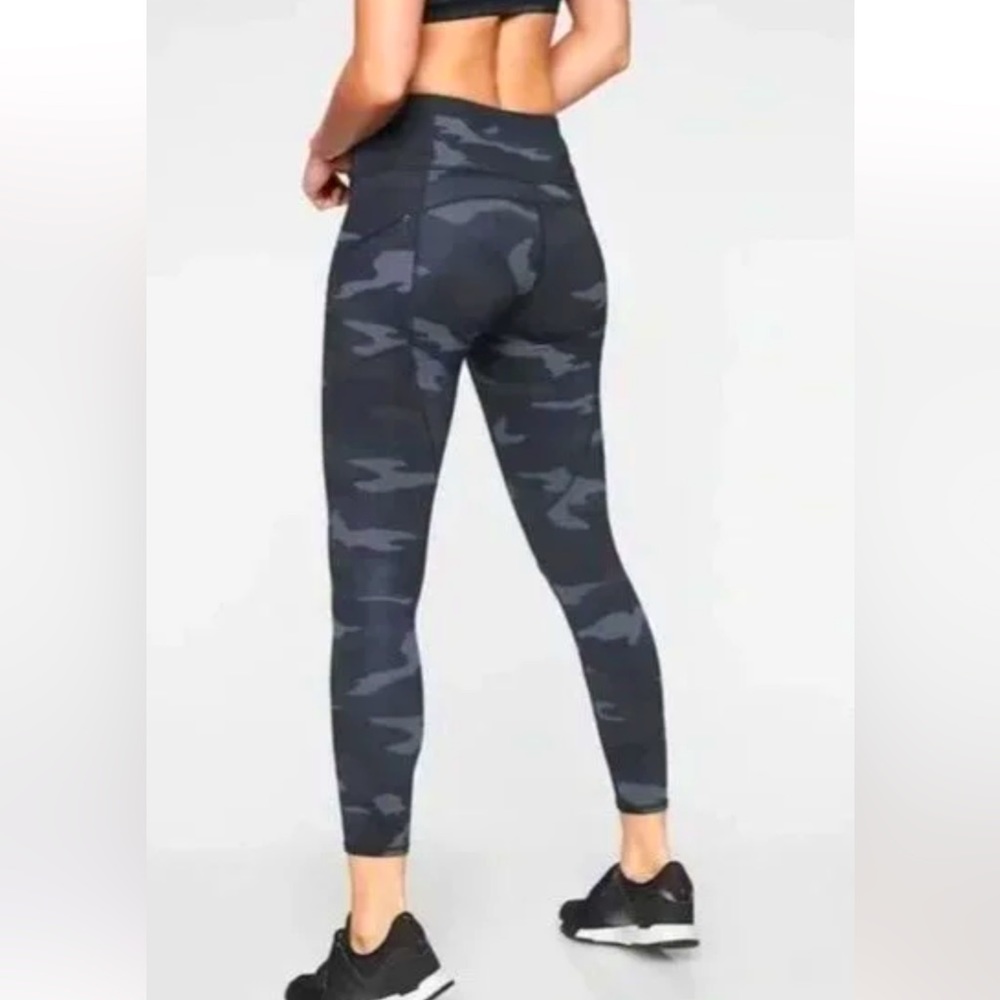 Athleta Gray/Black Camo Contender 7/8 Leggings Zip Pockets